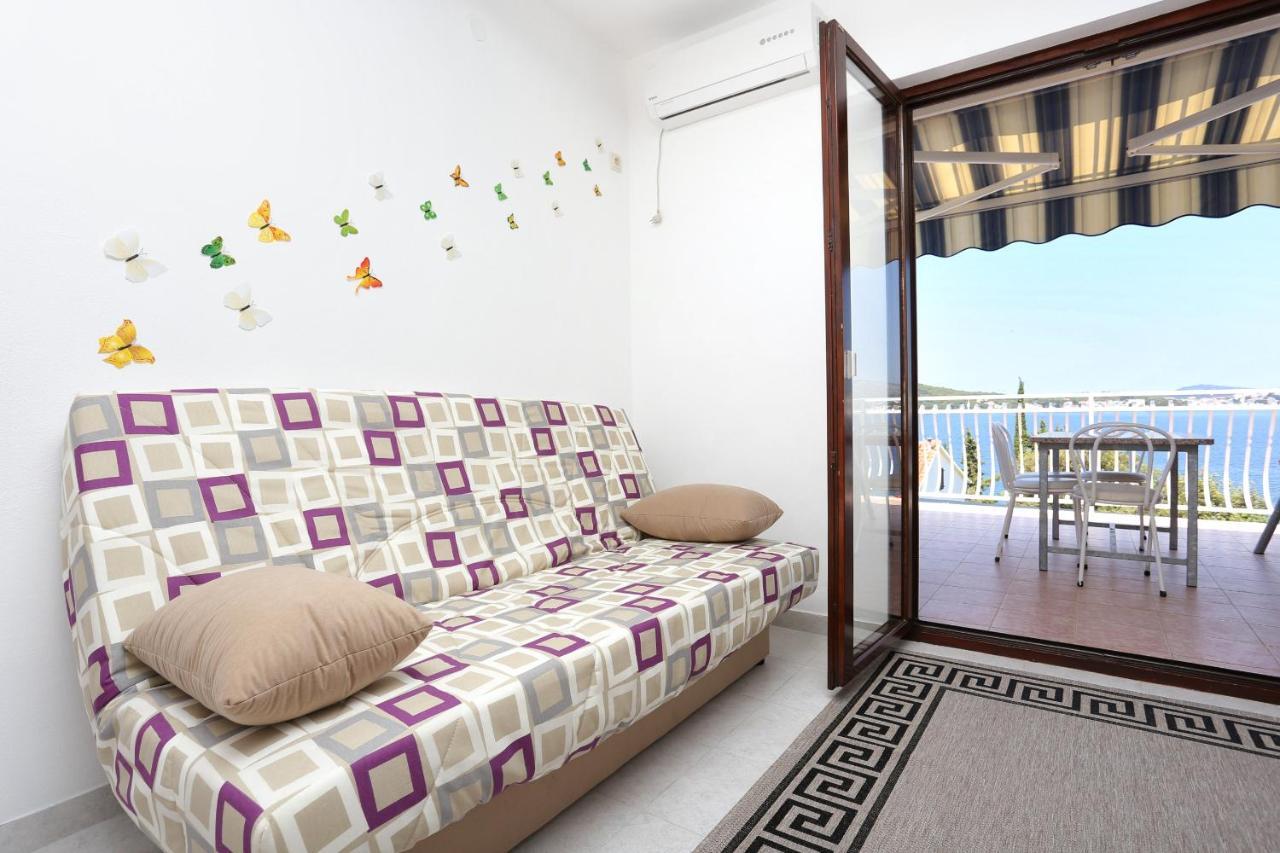 Family Friendly Seaside Apartments Razanj, Rogoznica - 10373 Rogoznica (Sibenik-Knin) Exterior foto